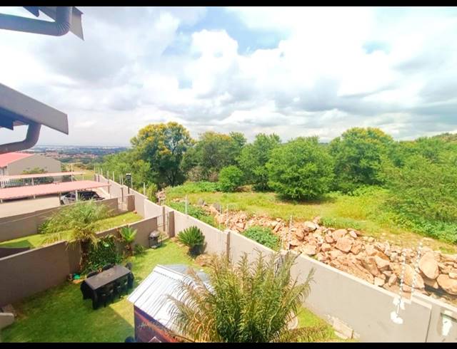 2 BEDROOM TOWNHOUSE FOR SALE IN SOUTH CREST